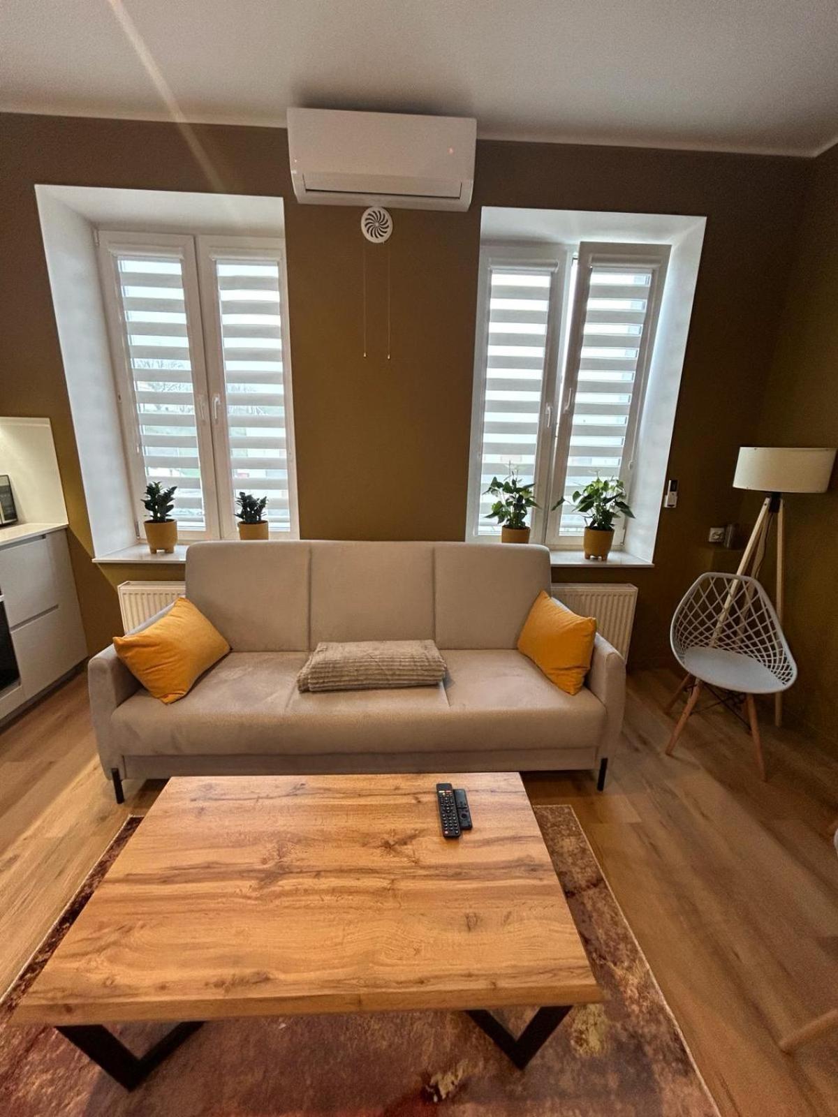 Apartment Targowa L11 *